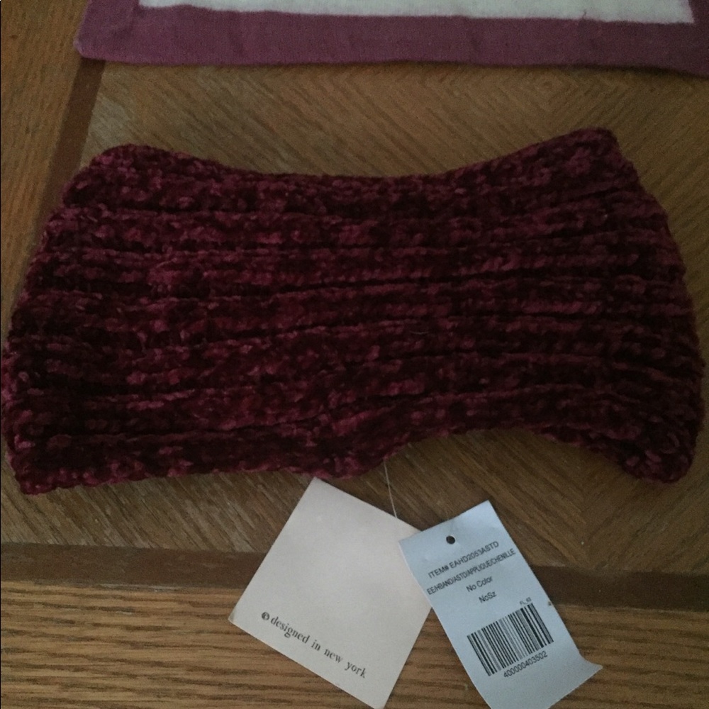 brand new, 100% Acrylic winter ear warmer